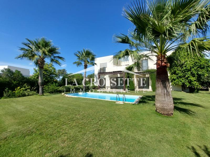 Villa S+3 avec piscine à Gammarth